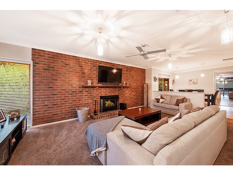 95 Lawless Drive, Cranbourne North VIC 3977