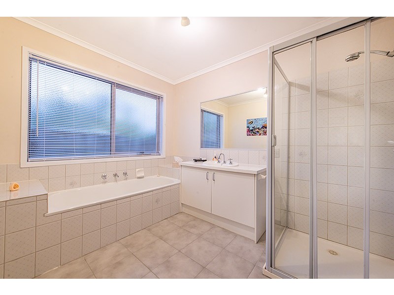 95 Lawless Drive, Cranbourne North VIC 3977
