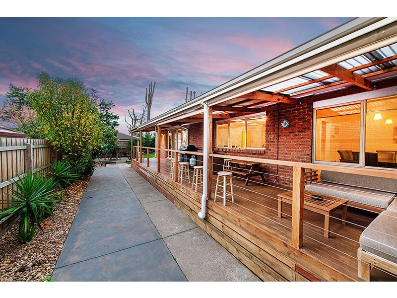 95 Lawless Drive, Cranbourne North VIC 3977