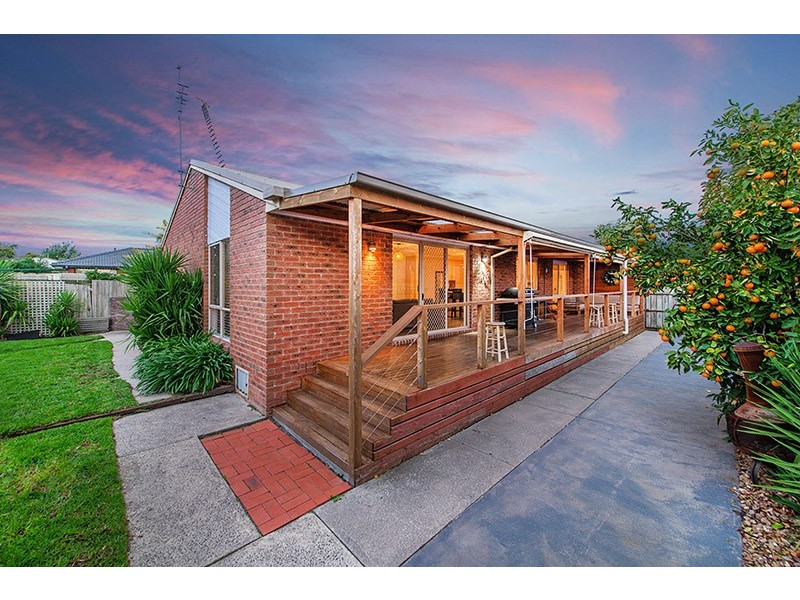 95 Lawless Drive, Cranbourne North VIC 3977