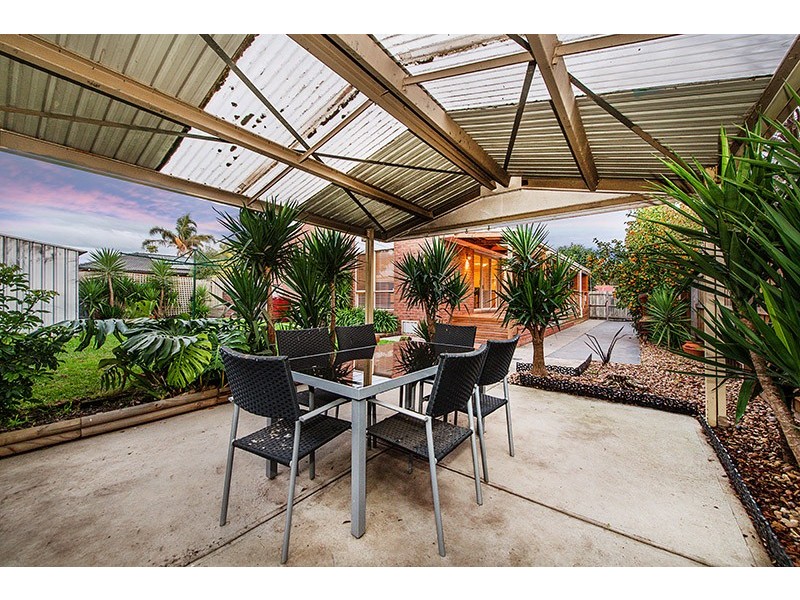 95 Lawless Drive, Cranbourne North VIC 3977