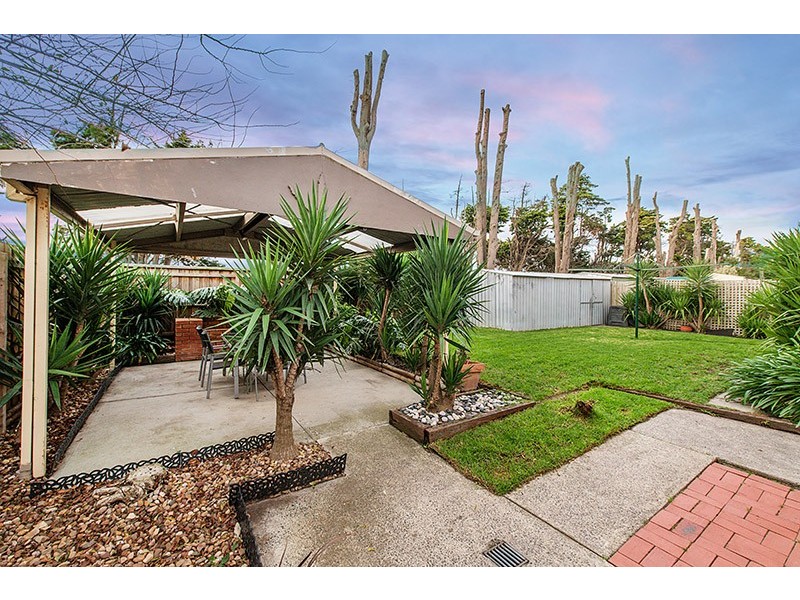 95 Lawless Drive, Cranbourne North VIC 3977