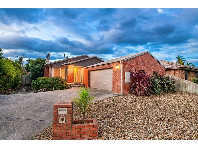 95 Lawless Drive, Cranbourne North VIC 3977