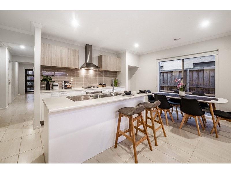 44 Barley Crescent, Clyde North VIC 3978