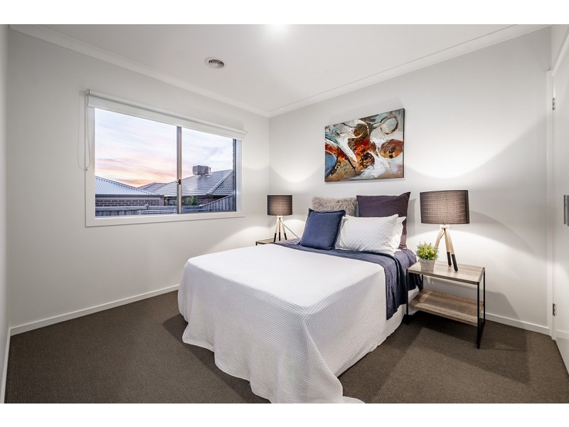 44 Barley Crescent, Clyde North VIC 3978