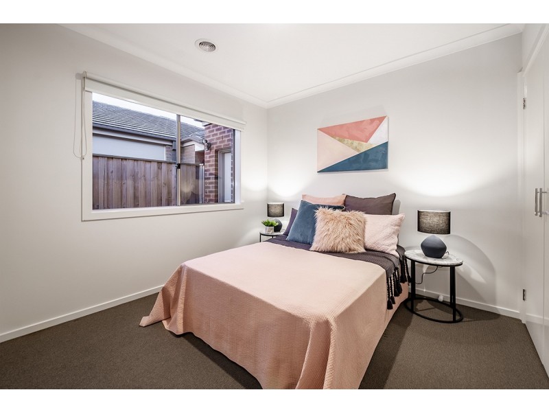 44 Barley Crescent, Clyde North VIC 3978