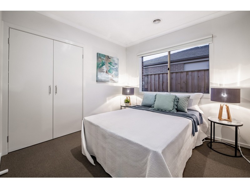 44 Barley Crescent, Clyde North VIC 3978