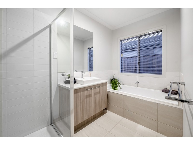 44 Barley Crescent, Clyde North VIC 3978