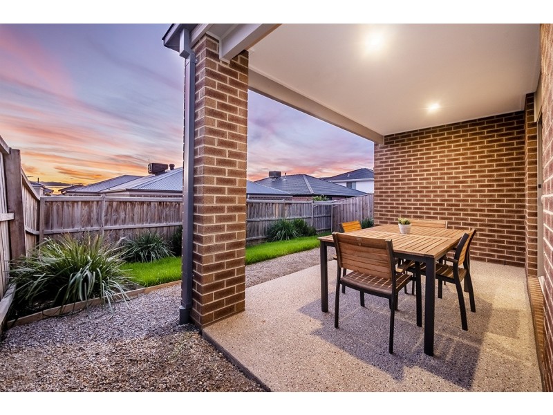 44 Barley Crescent, Clyde North VIC 3978