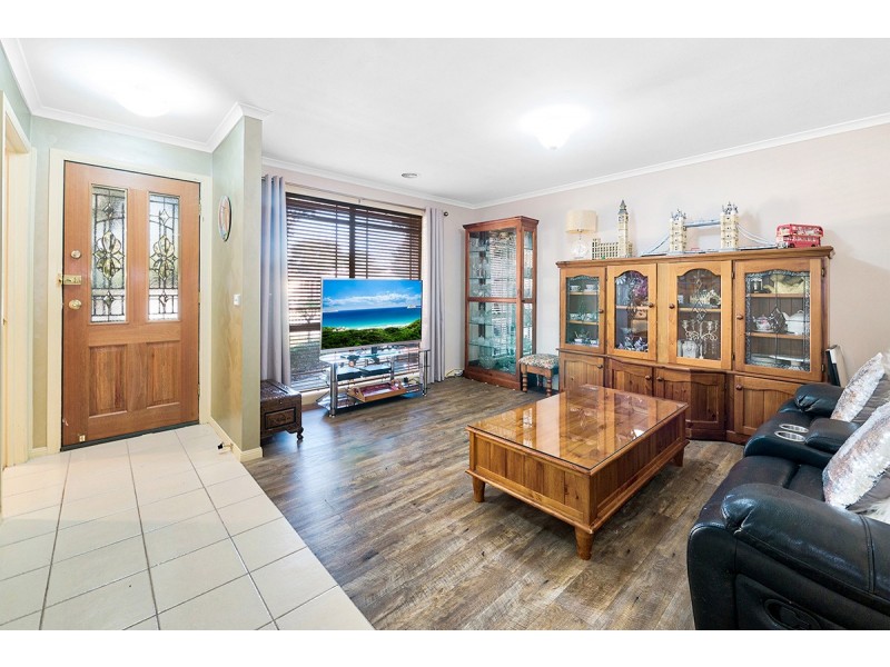 8 Nerrena Rise, Cranbourne West VIC 3977