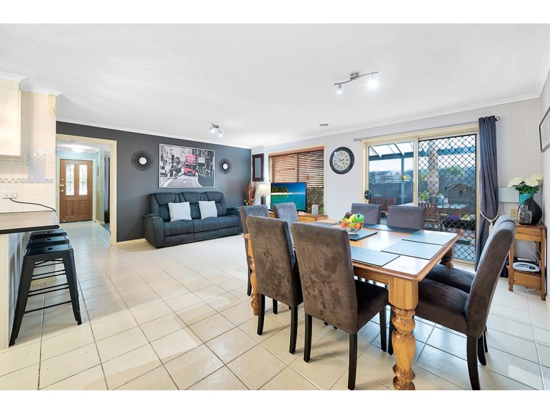 8 Nerrena Rise, Cranbourne West VIC 3977