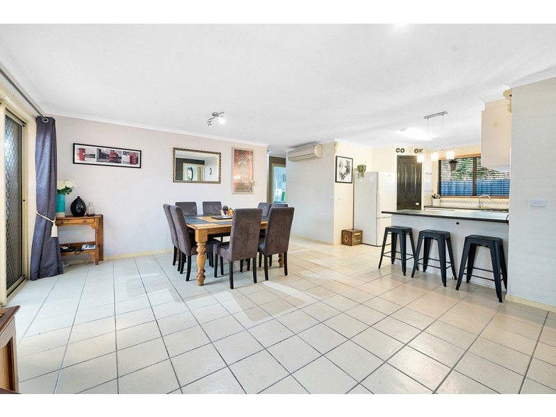 8 Nerrena Rise, Cranbourne West VIC 3977