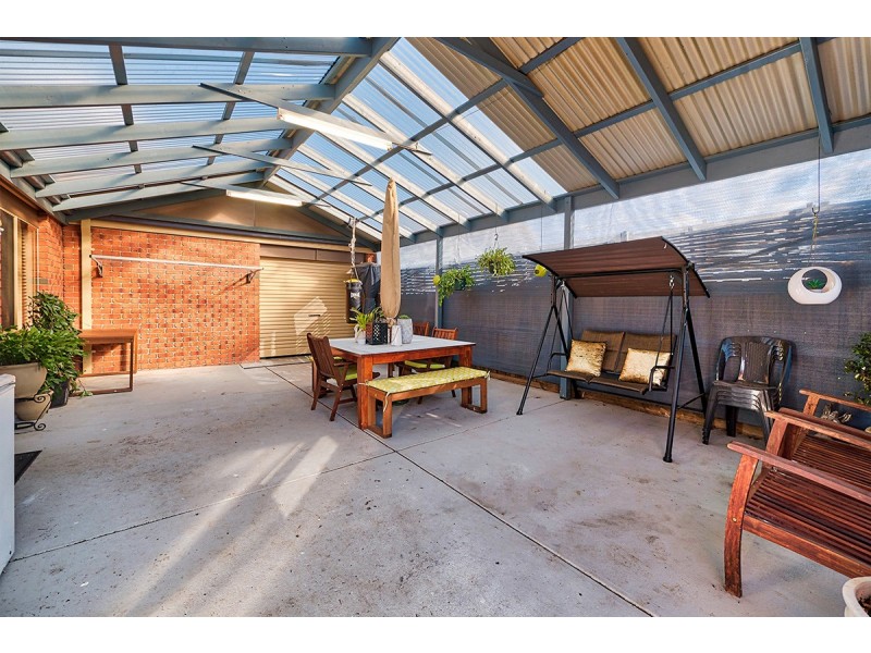 8 Nerrena Rise, Cranbourne West VIC 3977