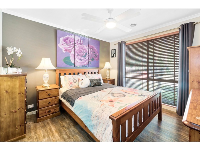 8 Nerrena Rise, Cranbourne West VIC 3977