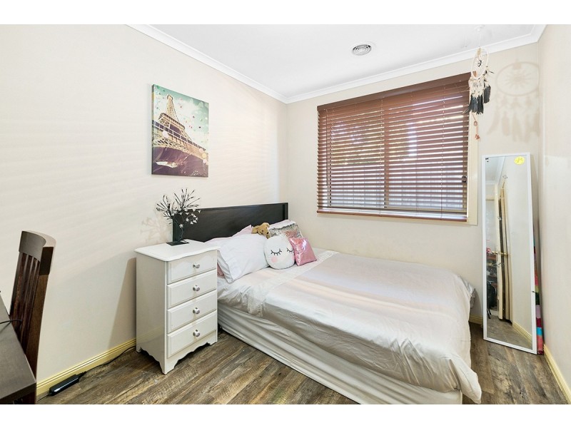 8 Nerrena Rise, Cranbourne West VIC 3977