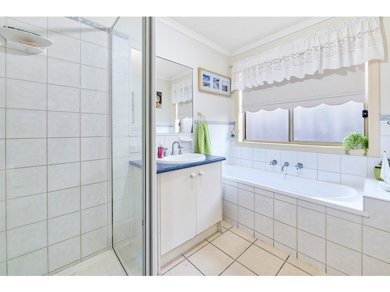 8 Nerrena Rise, Cranbourne West VIC 3977