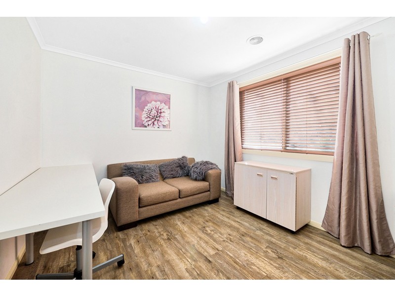 8 Nerrena Rise, Cranbourne West VIC 3977