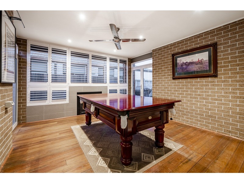 10 Peisley Crescent, Cranbourne East VIC 3977