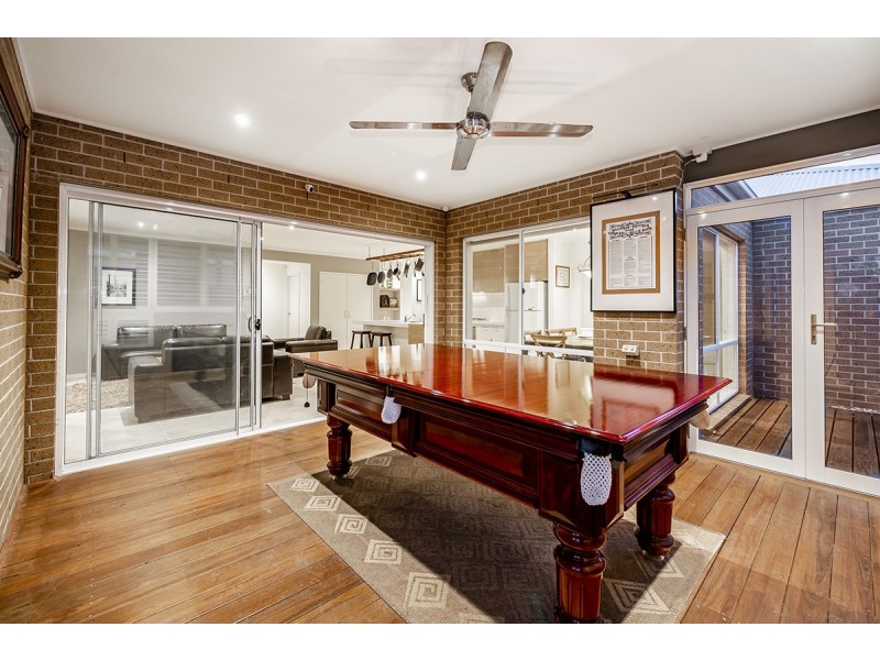 10 Peisley Crescent, Cranbourne East VIC 3977