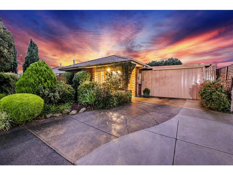 2 Annand Close, Cranbourne West VIC 3977