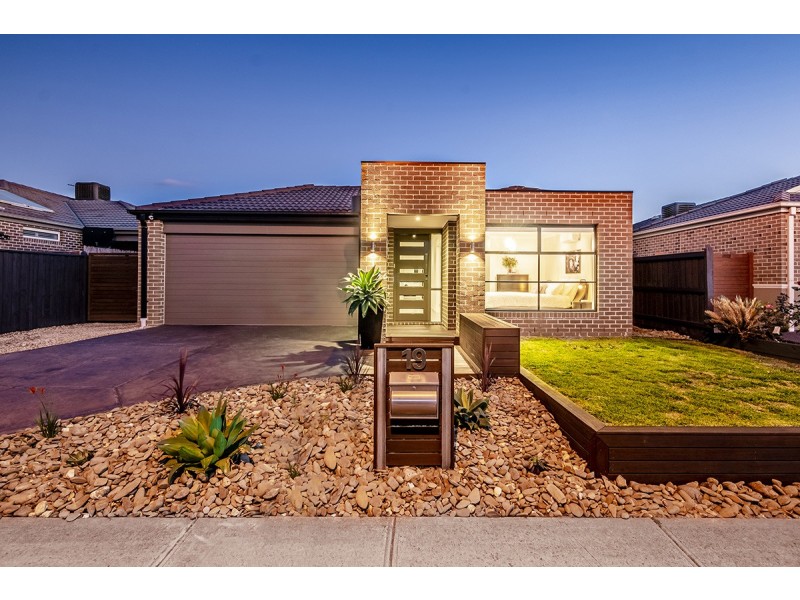 19 Mermaid Grove, Lyndhurst VIC 3975