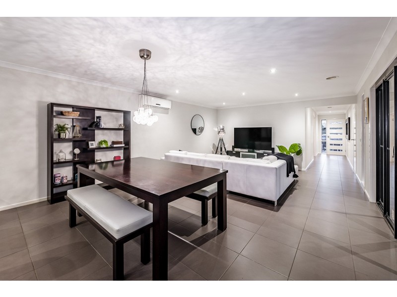 19 Mermaid Grove, Lyndhurst VIC 3975