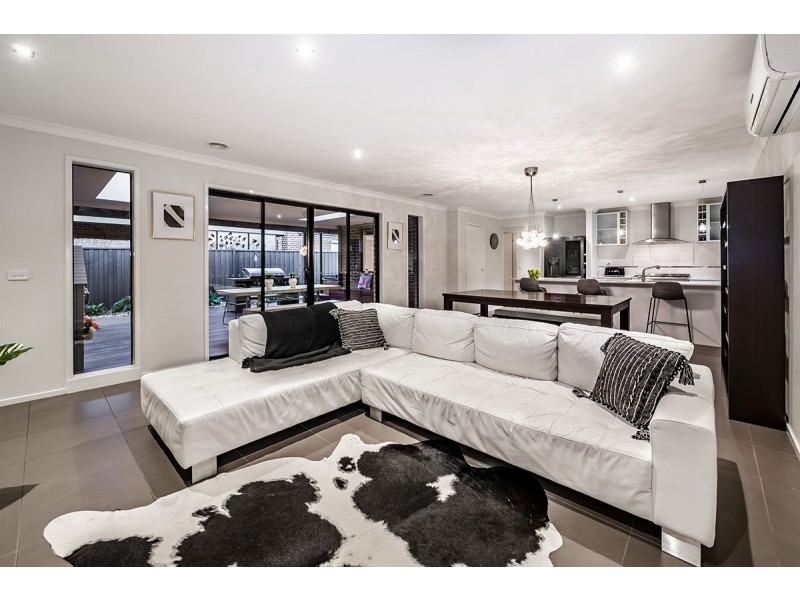 19 Mermaid Grove, Lyndhurst VIC 3975