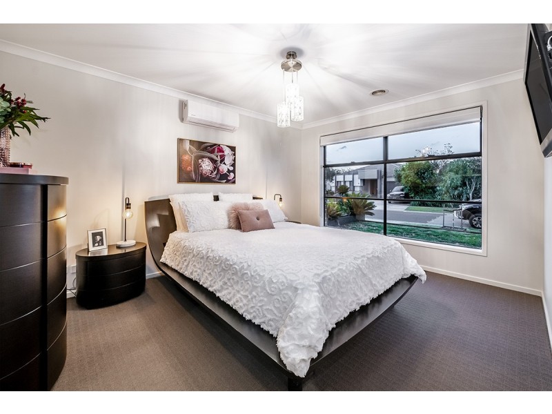 19 Mermaid Grove, Lyndhurst VIC 3975