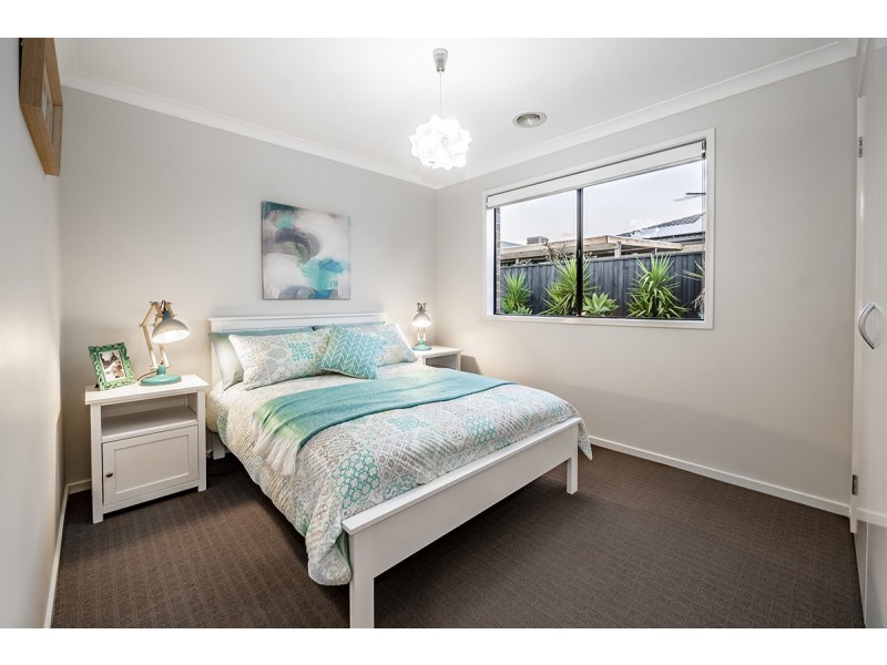 19 Mermaid Grove, Lyndhurst VIC 3975