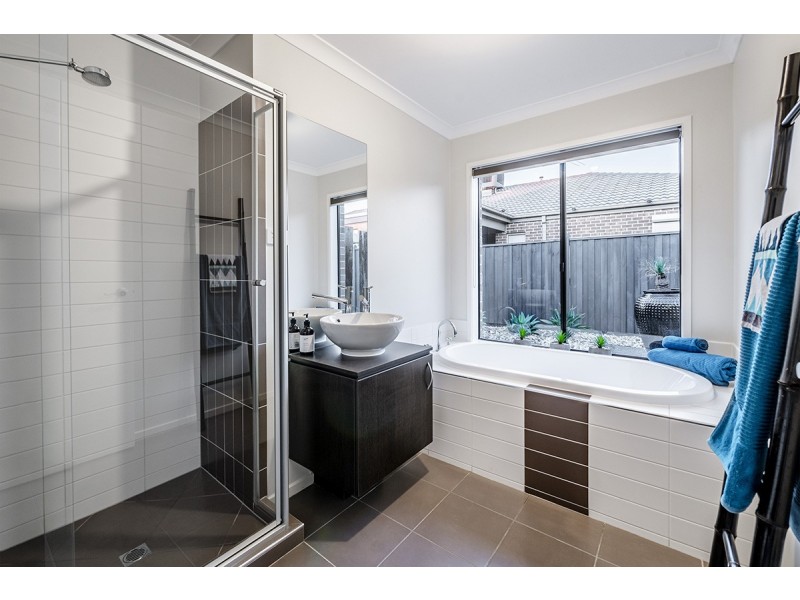 19 Mermaid Grove, Lyndhurst VIC 3975