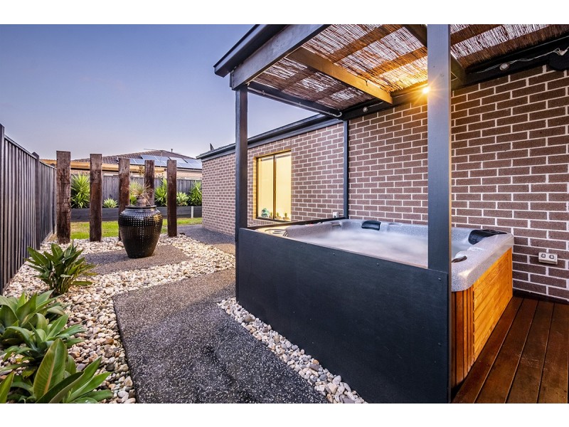 19 Mermaid Grove, Lyndhurst VIC 3975