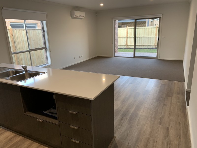 45 Ezra Street, Cranbourne East VIC 3977