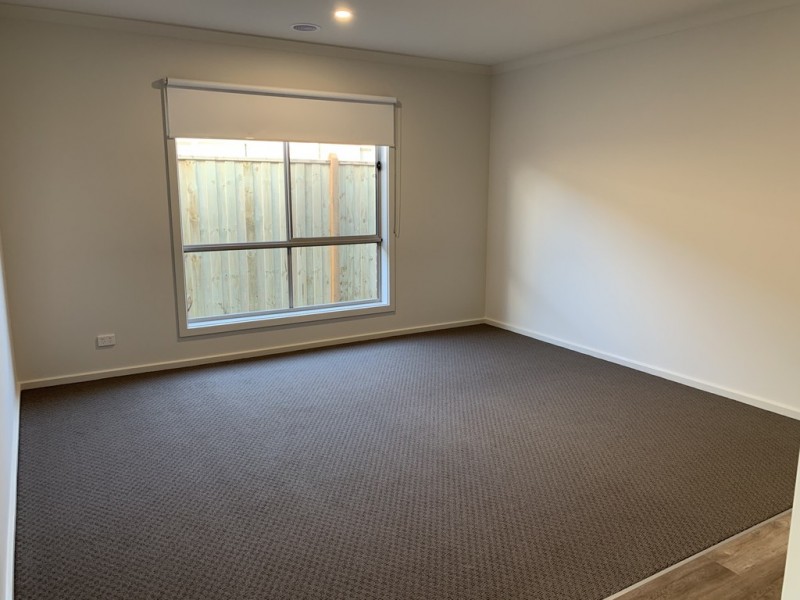 45 Ezra Street, Cranbourne East VIC 3977