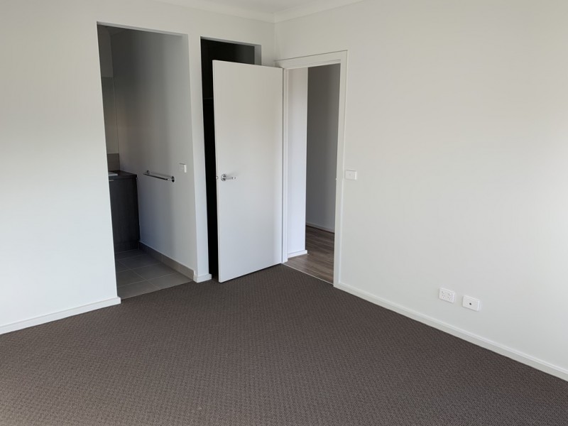 45 Ezra Street, Cranbourne East VIC 3977