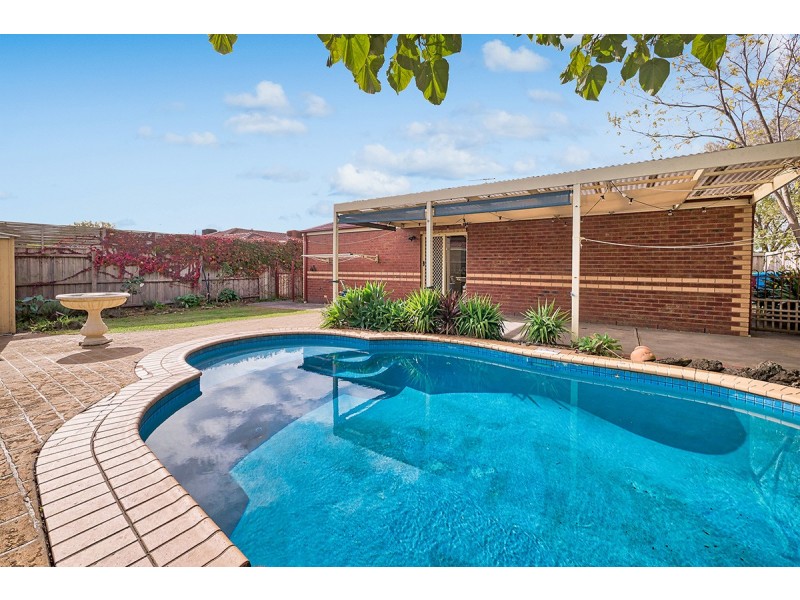 15 Sinatra Way, Cranbourne East VIC 3977