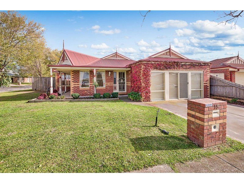15 Sinatra Way, Cranbourne East VIC 3977