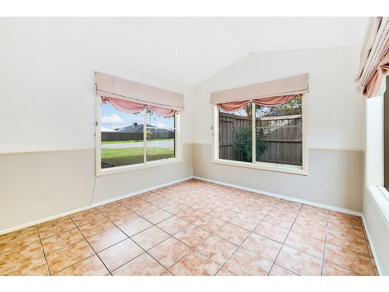 15 Sinatra Way, Cranbourne East VIC 3977