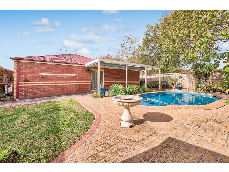 15 Sinatra Way, Cranbourne East VIC 3977