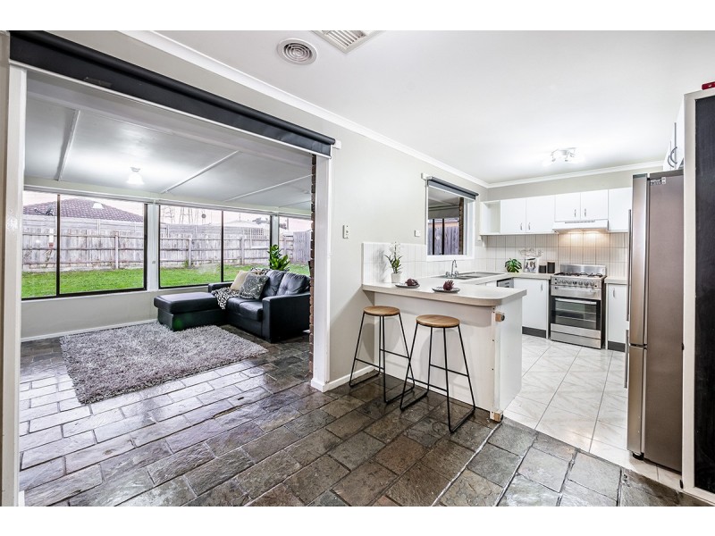 14 Emma Court, Hampton Park VIC 3976