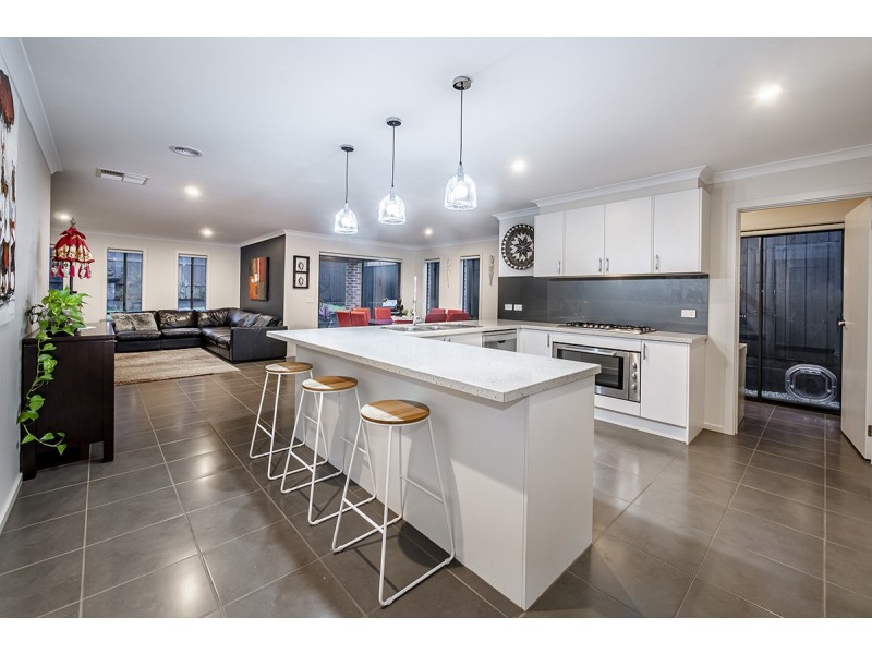 35 Viewbright Road, Clyde North VIC 3978