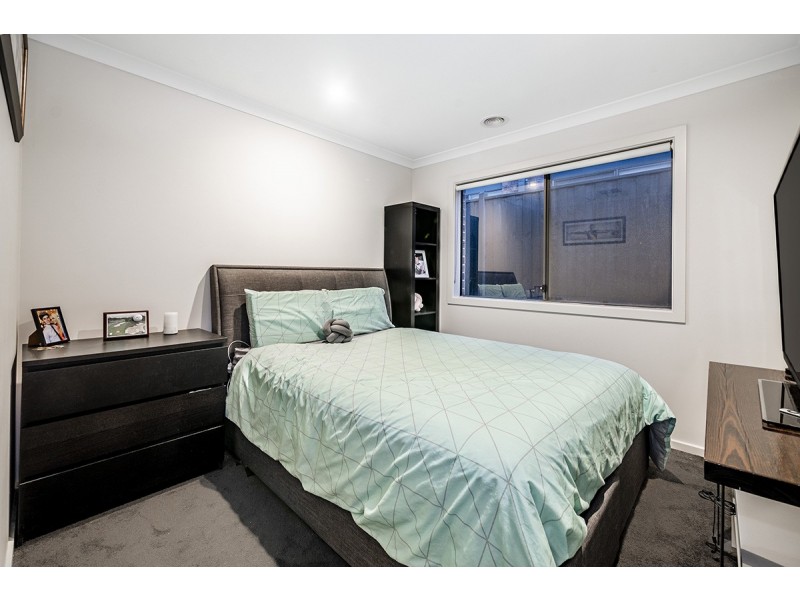 35 Viewbright Road, Clyde North VIC 3978