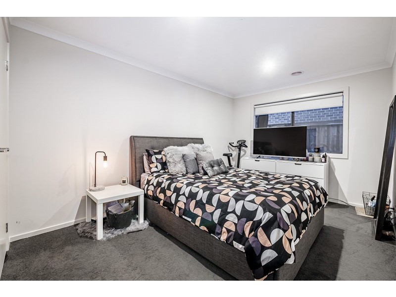 35 Viewbright Road, Clyde North VIC 3978