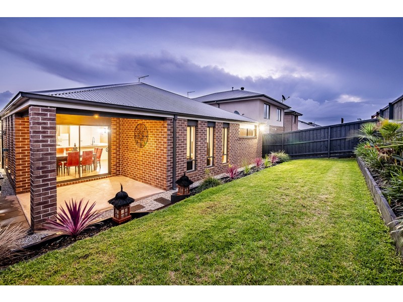 35 Viewbright Road, Clyde North VIC 3978