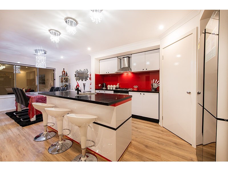 116 Elmslie Drive, Cranbourne East VIC 3977