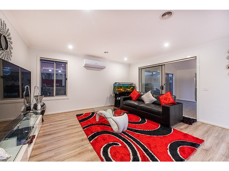 116 Elmslie Drive, Cranbourne East VIC 3977