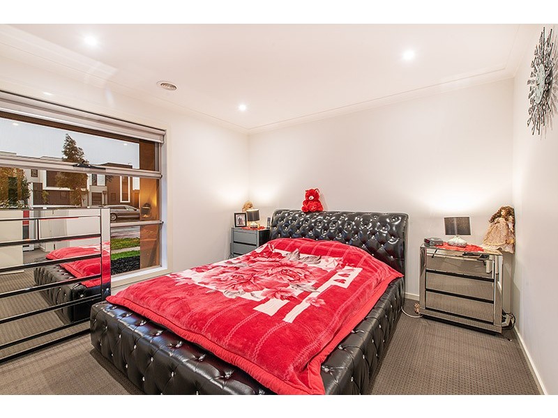 116 Elmslie Drive, Cranbourne East VIC 3977