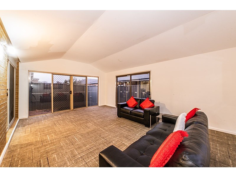 116 Elmslie Drive, Cranbourne East VIC 3977