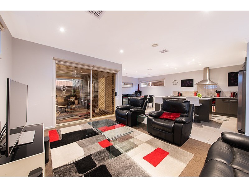 31 Sierra Walk, Cranbourne North VIC 3977