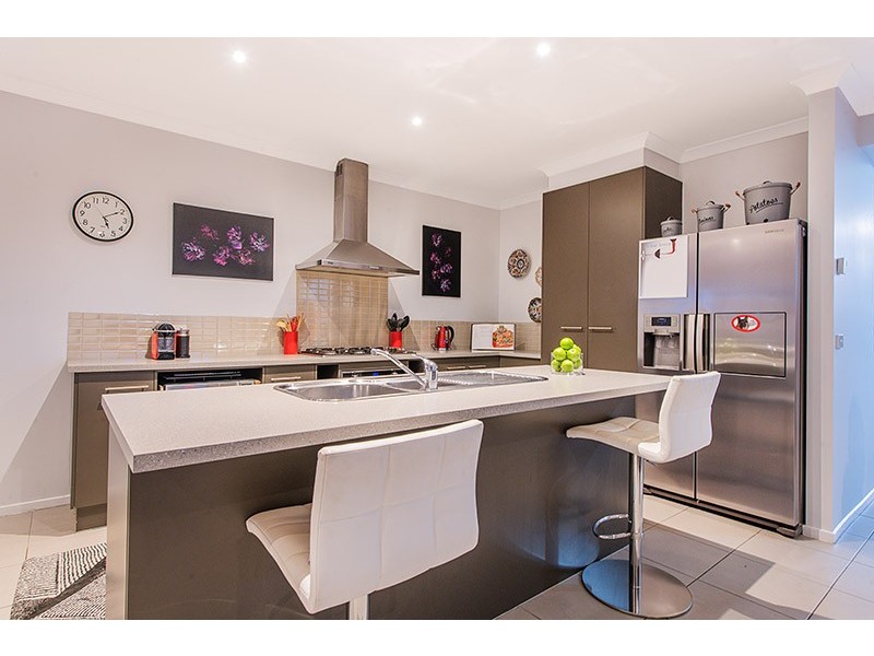 31 Sierra Walk, Cranbourne North VIC 3977