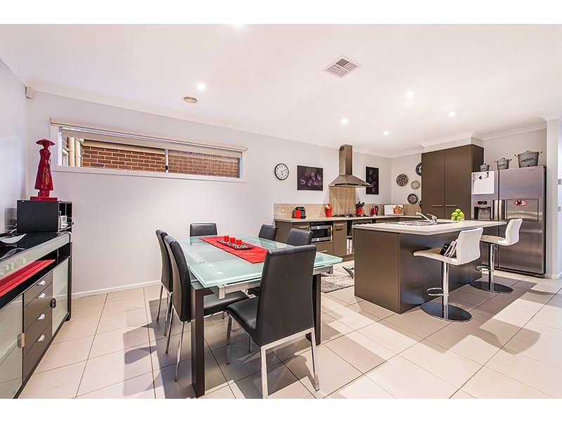 31 Sierra Walk, Cranbourne North VIC 3977